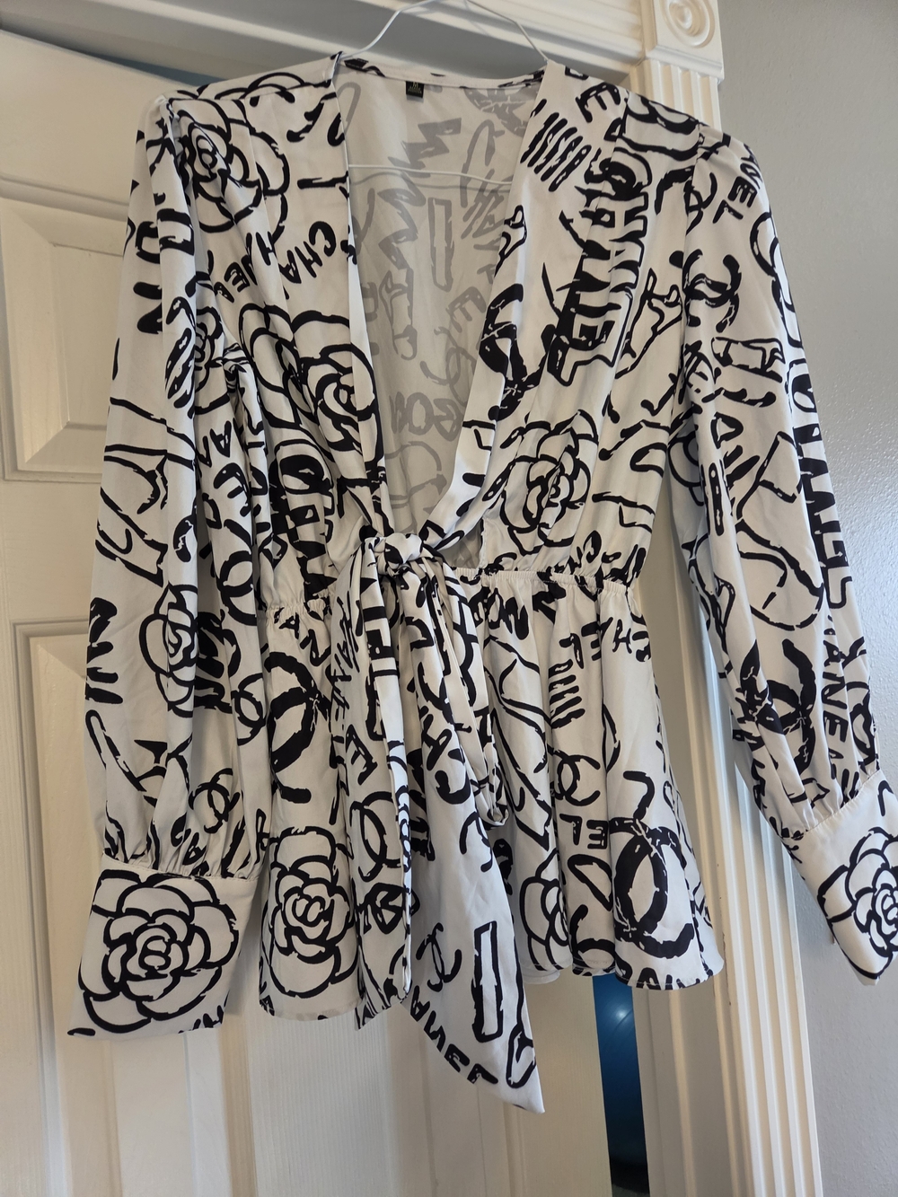 DRESSY BLACK AND WHITE BLOUSE